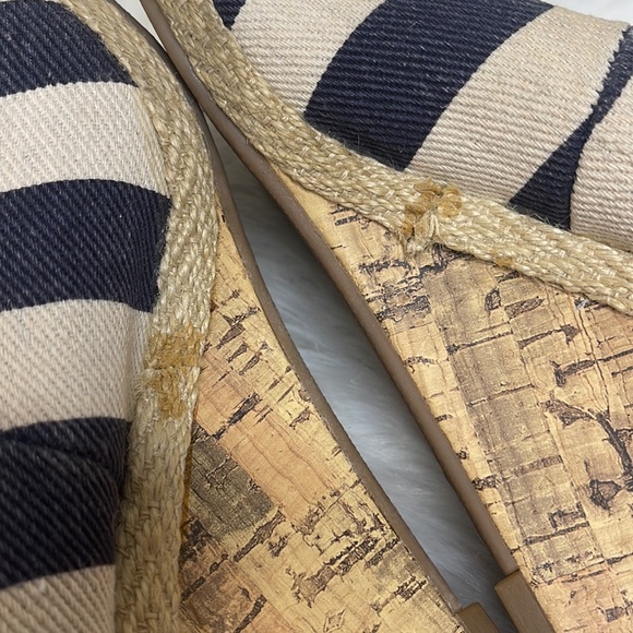 EUC- LIFE STRIDE SOFT SYSTEM STRIPED CORK WEDGES SIZE 7 - Picture 6 of 9